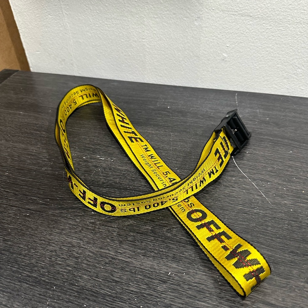 OFF-WHITE
Logo Industrial Belt